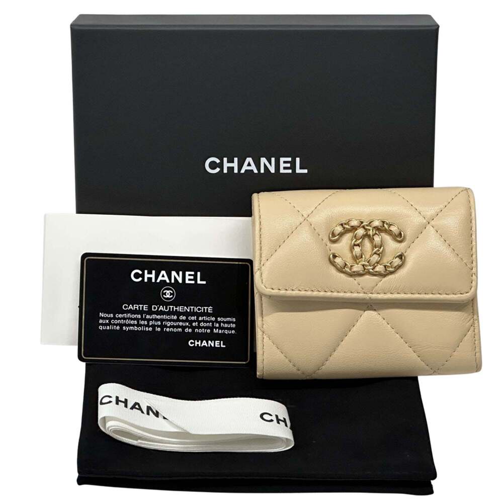 CHANEL Cream Lambskin Leather Logo Wallet - Picture 8 of 12
